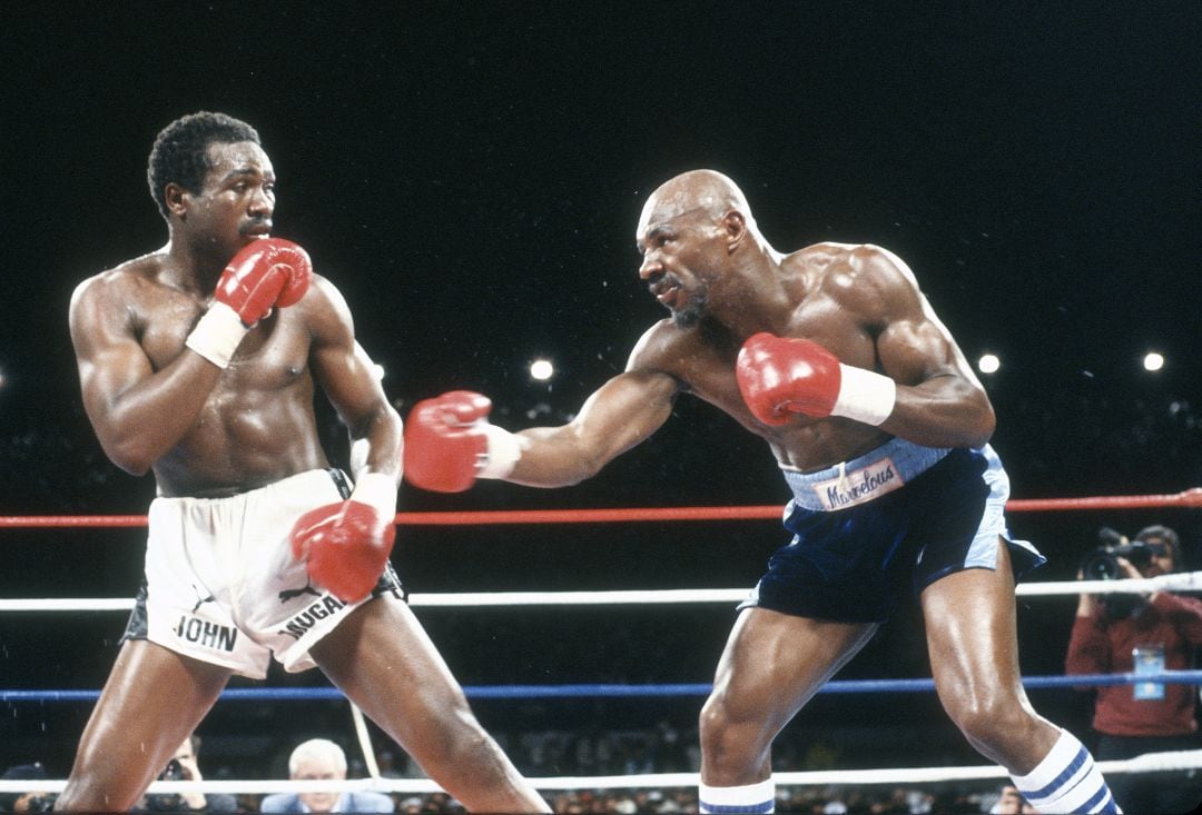 Marvin Hagler (derecha) en una pelea contra John Mugabi (izquierda)