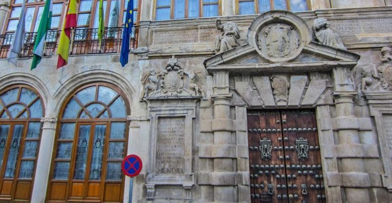 Fachada principal del Ayuntamiento de Martos.