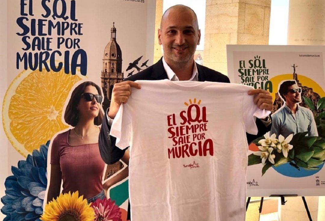 El concejal de Empleo, Promoción Económica y Turismo del Ayuntamiento de la capital, Pedro García Rex, presenta la campaña &#039;El Sol siempre sale por Murcia&#039;