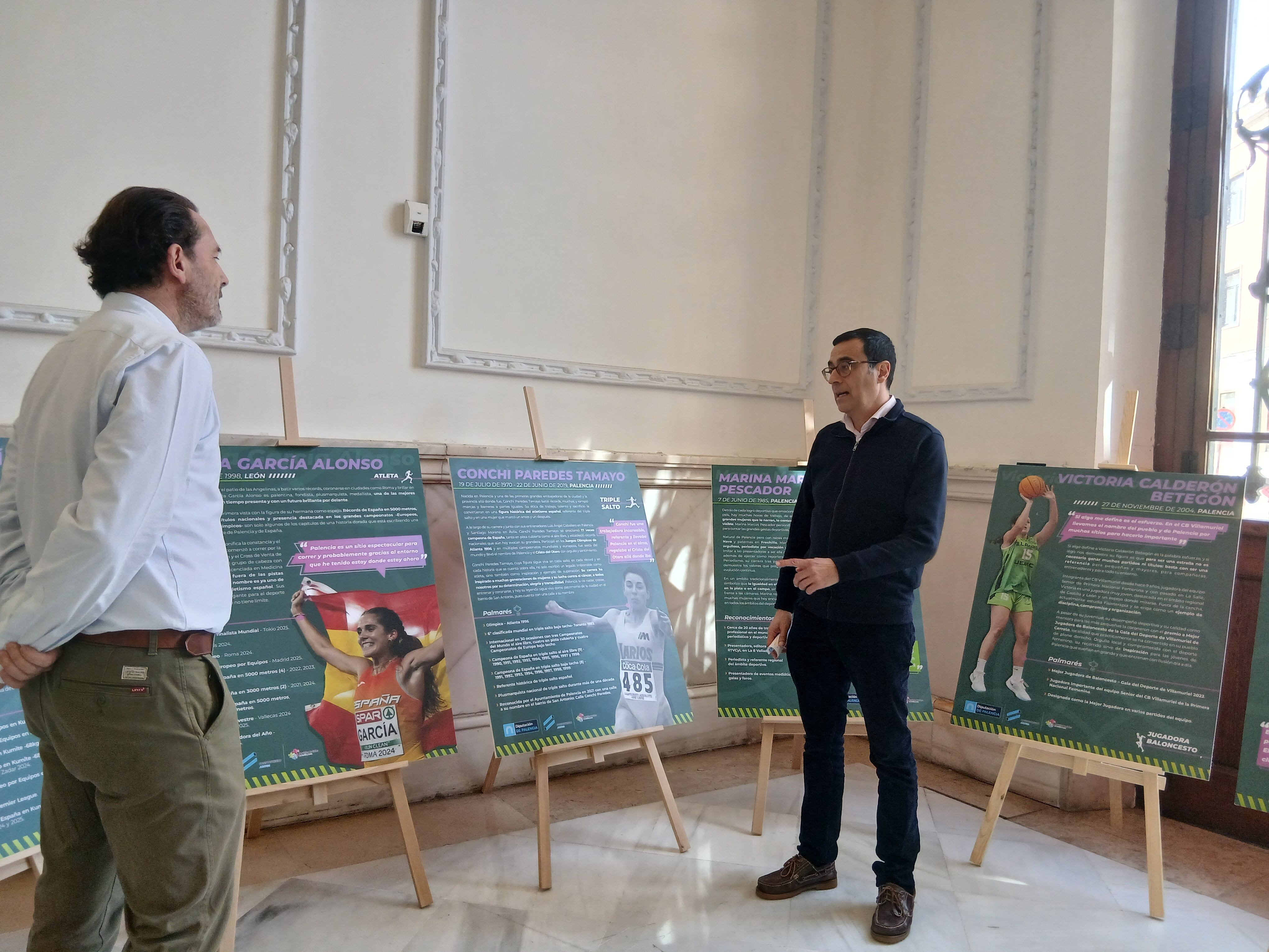 Juan Antonio Obispo y César Burón visitan la exposición