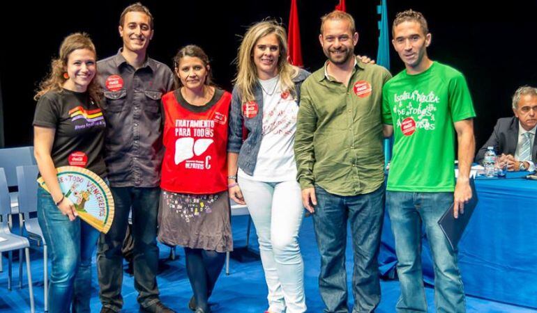 Mercedes Condés (tercera por la derecha), con Fran Muñoz, a su izquierda, durante la constitución del ayuntamiento al inicio de esta legislatura.