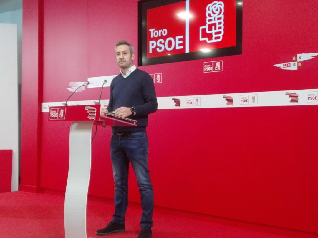 Carlos Rodríguez durante su intervención en la sede del PSOE de Zamora