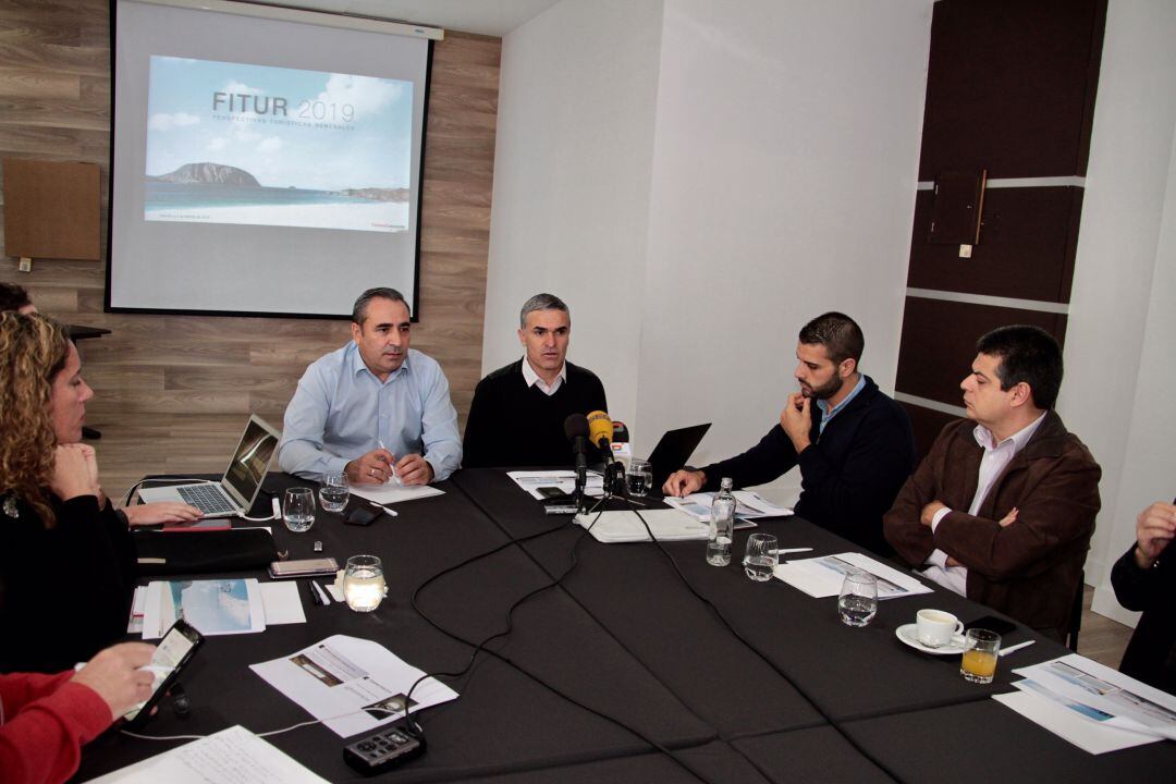 Los consejeros de Turismo y de la SPEL, Ángel Vázquez y Héctor Fernández.