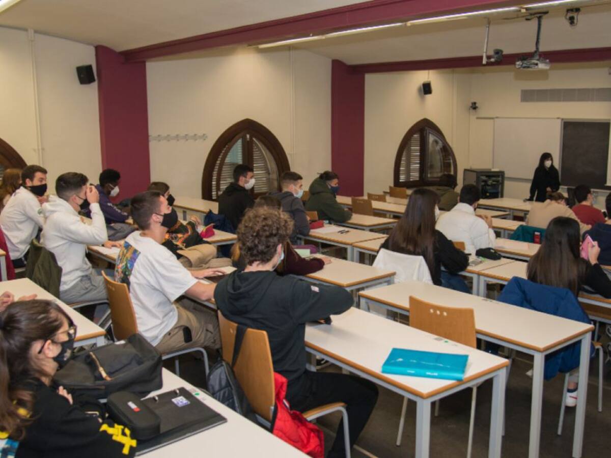 Cataluña reabre centros comerciales, pero seguirán cerrados el fin de semana