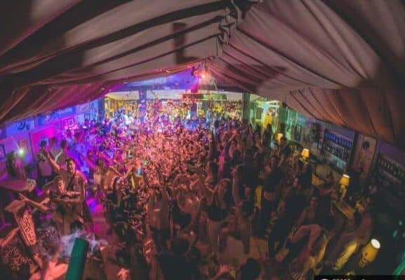 Imagen de archivo de una caseta discoteca de la Feria de Jerez