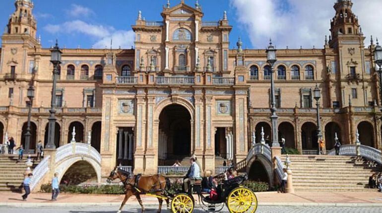 La plaza de España, uno de los enclaves turísticos más visitados en la ciudad de Sevilla 