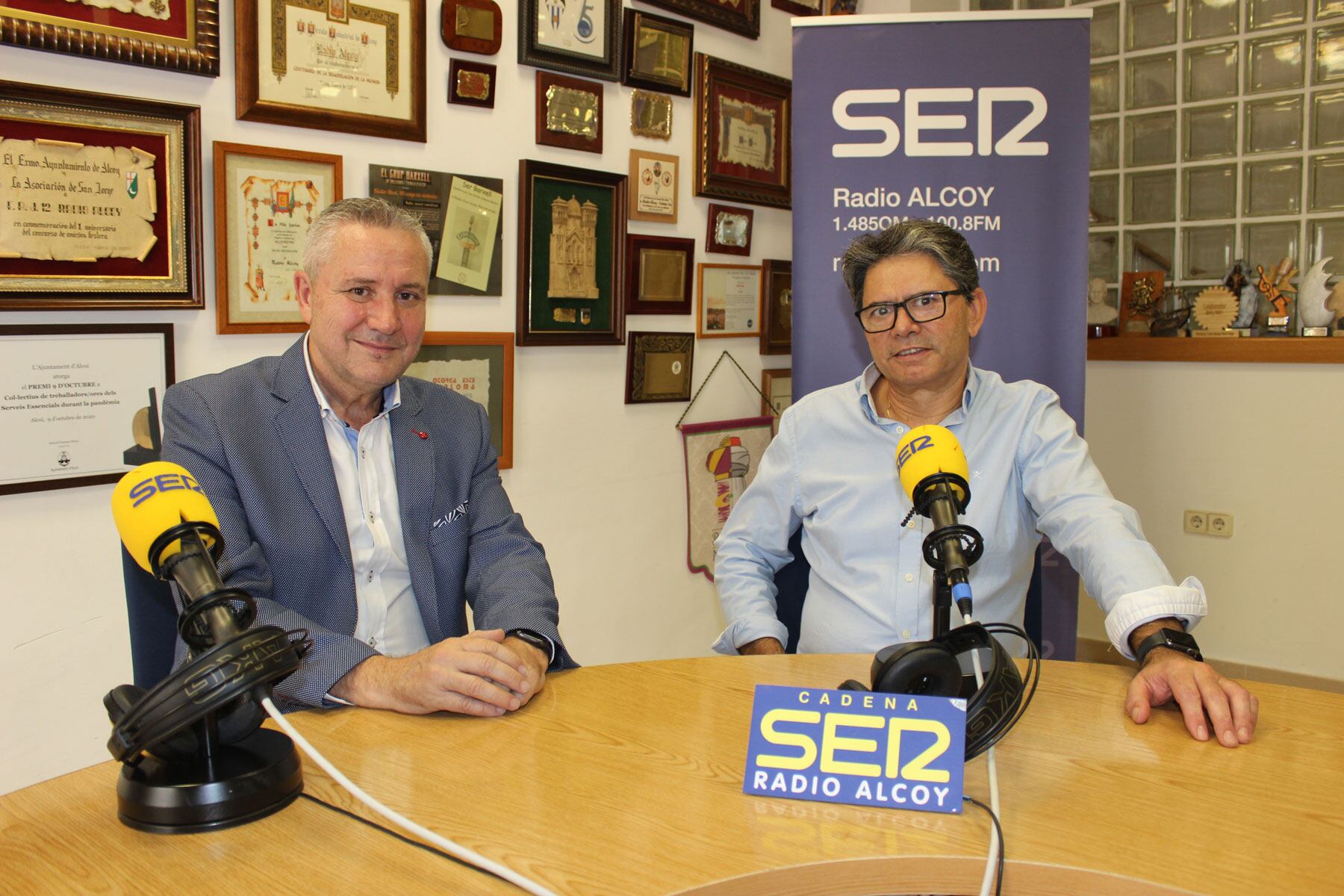 Rafa Pérez y Antonio Orts, en el estudio central de Radio Alcoy