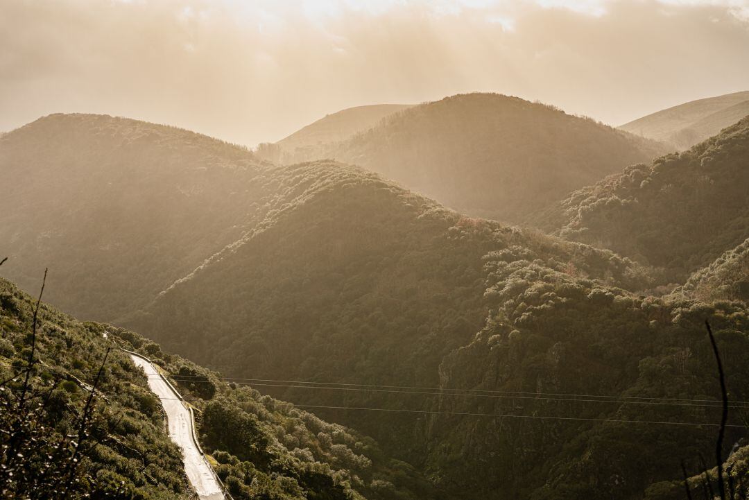 Carretera en el Valle del río Meruelo 