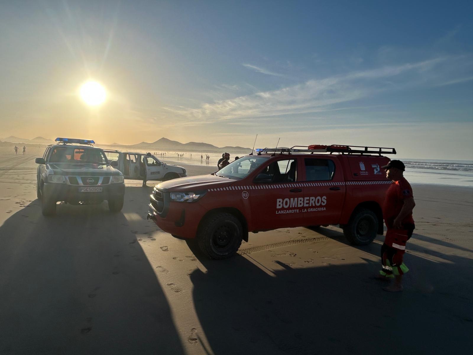Servicios de Emergencias en la playa de Famara, en Lanzarote.