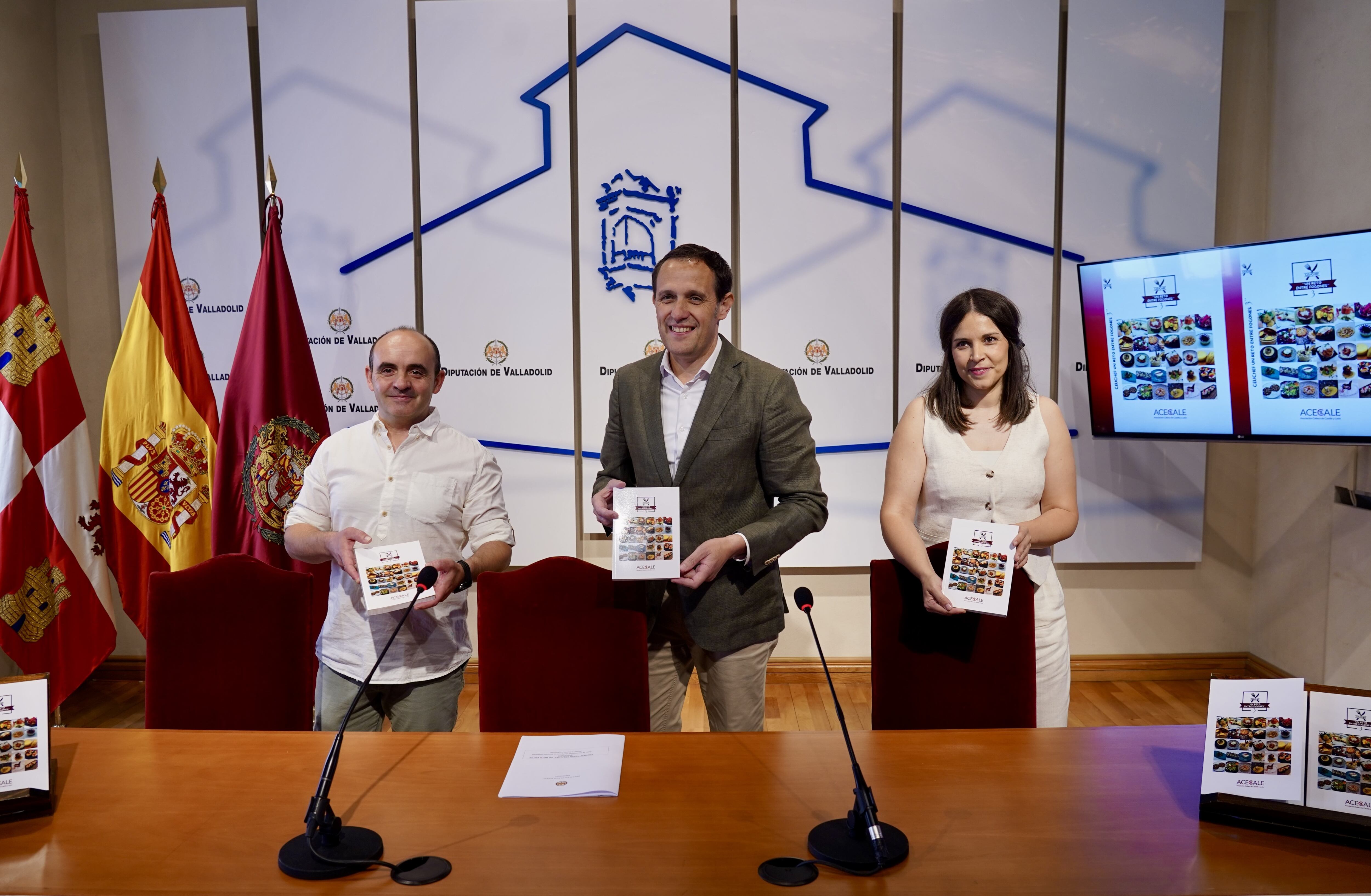 El presidente de la institución provincial, Conrado Íscar (centro), junto con el gerente de la asociación, César García, y la nutrióloga Noelia Rodríguez