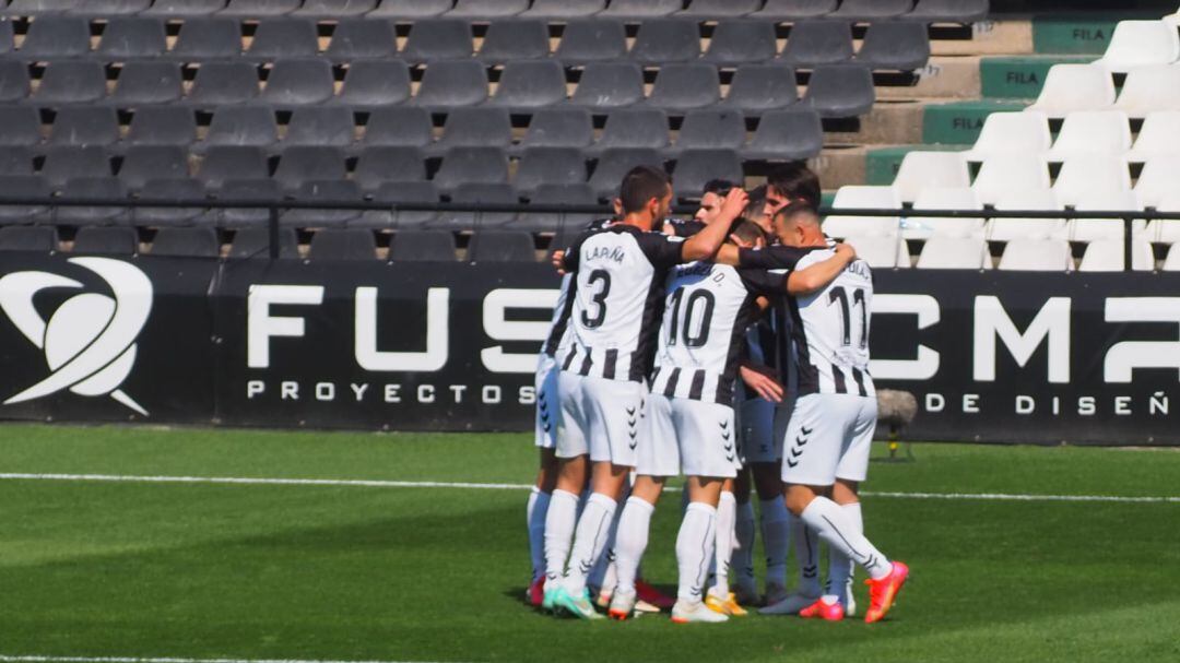 Imagen de la celebración del equipo albinegro este sábado en Castalia