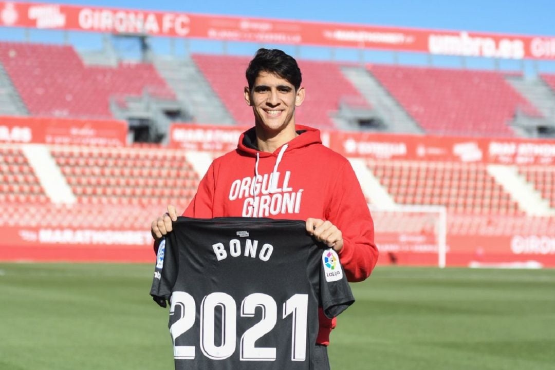 Bounou, amb la seva samarreta.