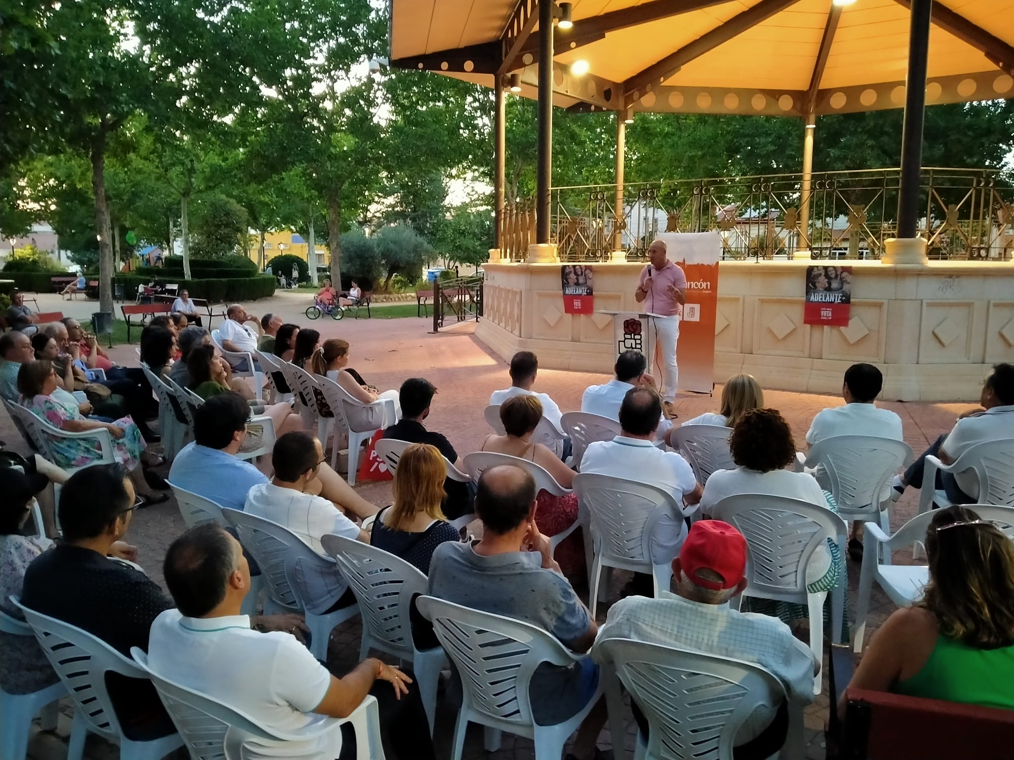 Mitin del PSOE en el parque María Cristina de Tarancón (Cuenca)