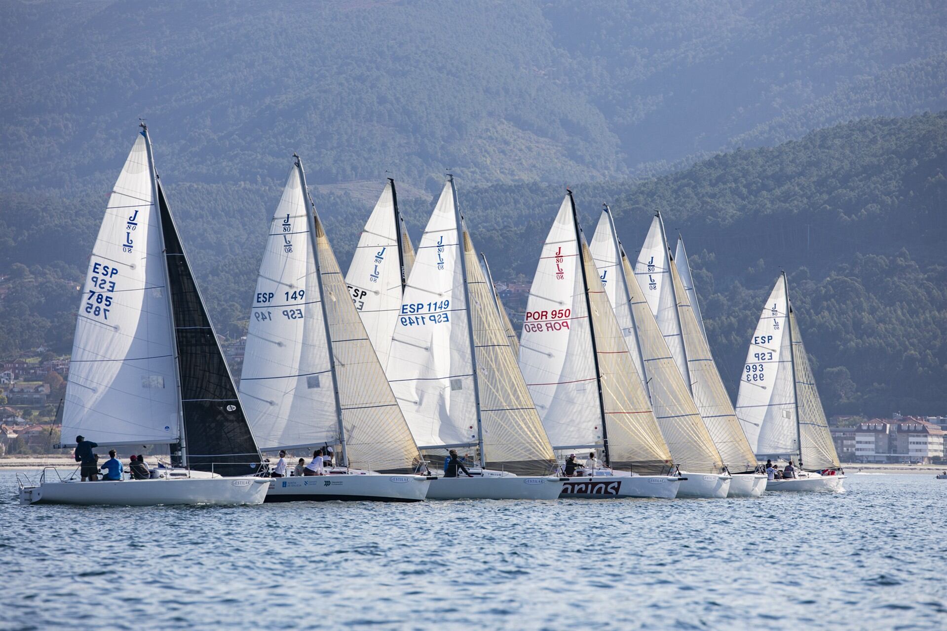 Parte de la flota de J80