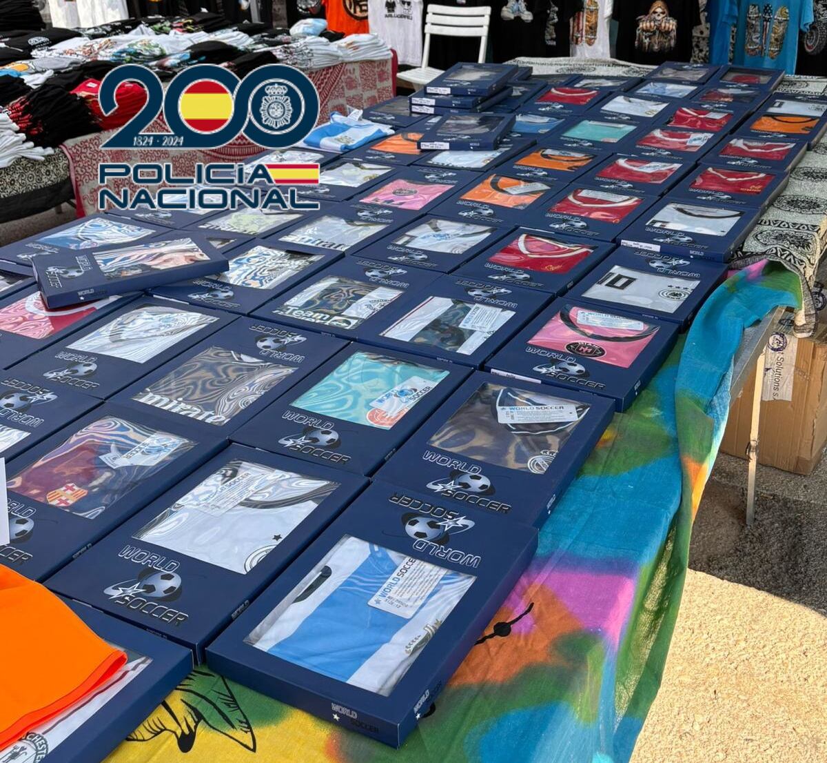 Efectos intervenidos en el mercadillo de Denia. Foto: Policía Nacional