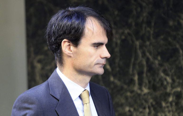 GRA011 MADRID,9/3/2015.- El juez Pablo Ruz, magistrado que instruye el &quot;caso Gürtel&quot;, a su llegada hoy a la sede de la Audiencia Nacional . Ruz será sustituido por el magistrado de la Audiencia Provincial de Madrid José de la Mata, que ha obtenido la titularidad del Juzgado Central de Instrucción número 5 de la Audiencia Nacional tras la resolución de la Comisión Permanente del Consejo General del Poder Judicial (CGPJ) en el macroncurso de traslado para magistrados convocado el pasado 9 de diciembre, en el que se ofertaron 364 plazas.EFE/Zipi