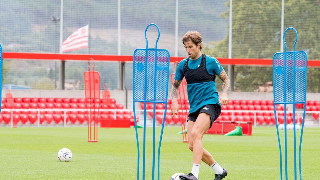 Iñigo Martínez, durante un entrenamiento en Lezama