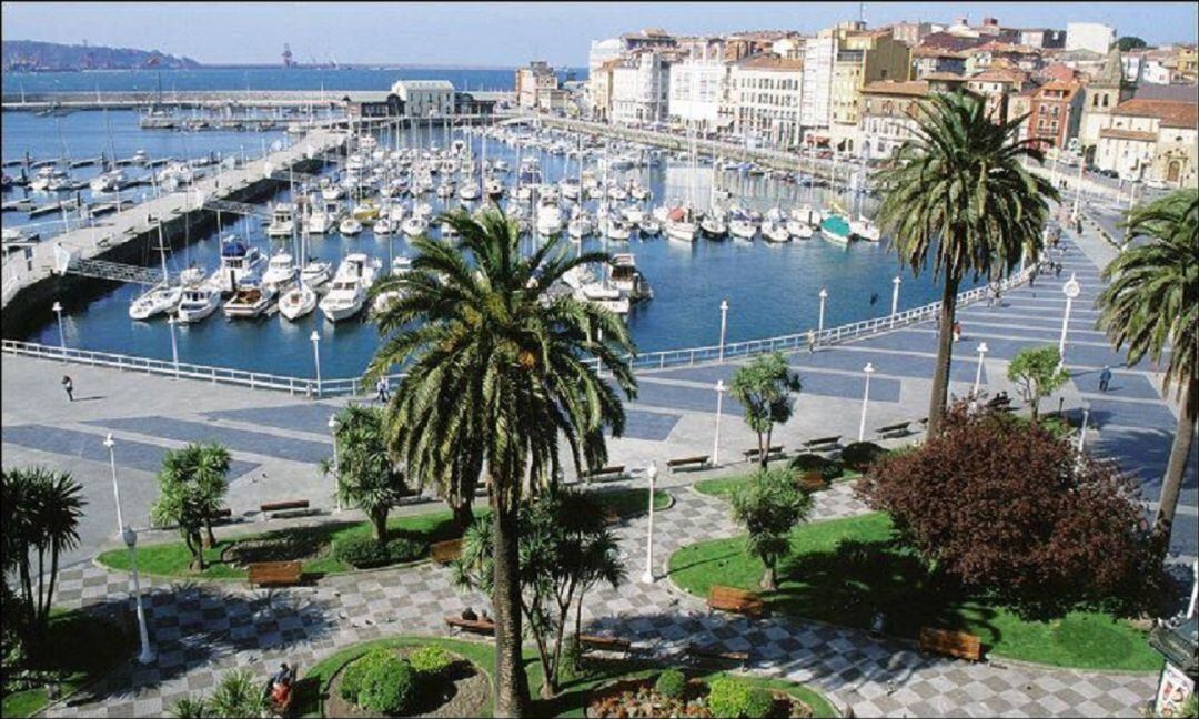 Vista de los Jardines de la Reina, junto al Puerto Deportivo de Gijón