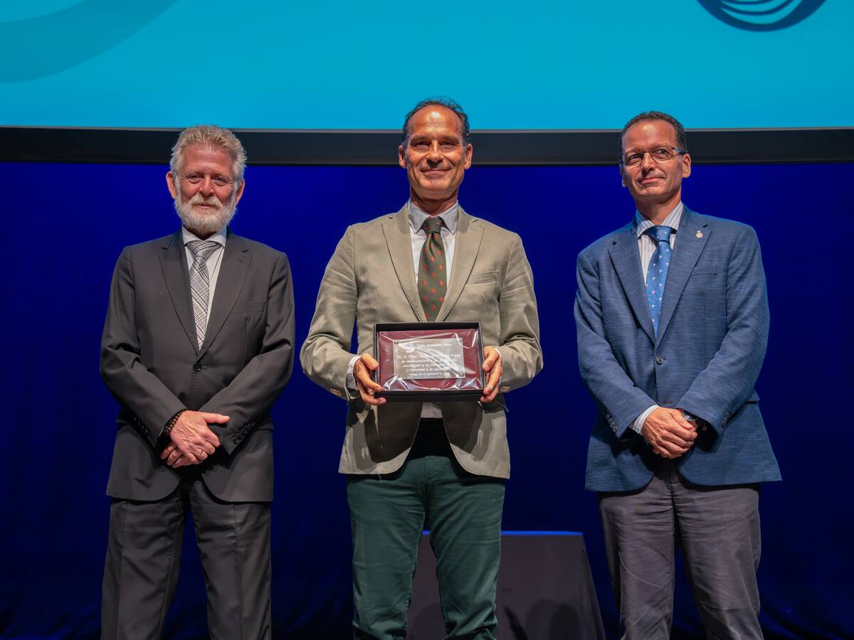 El Dr. César Ramírez, jefe de Cirugía de Quirónsalud Málaga, Premio Antonio Serrano de la Unión Profesional de Málaga