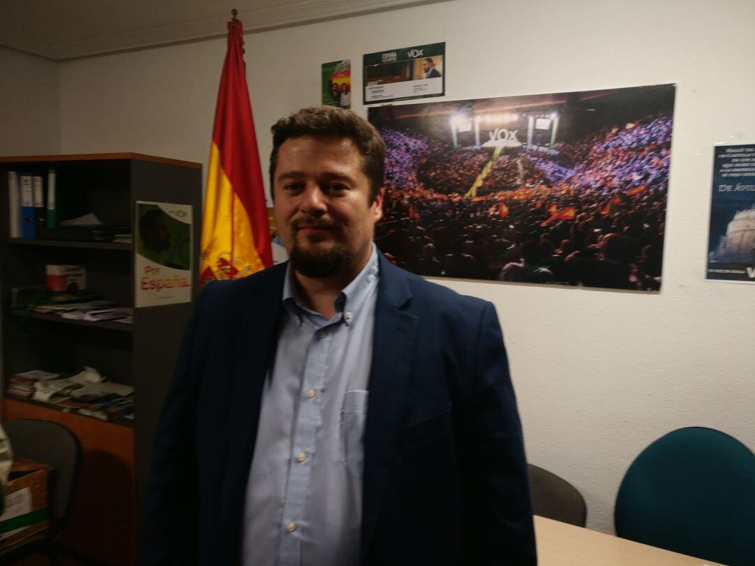 El presidente de Vox Ávila, Germán Sánchez, ha comparecido en la sede para analizar los resultados electorales