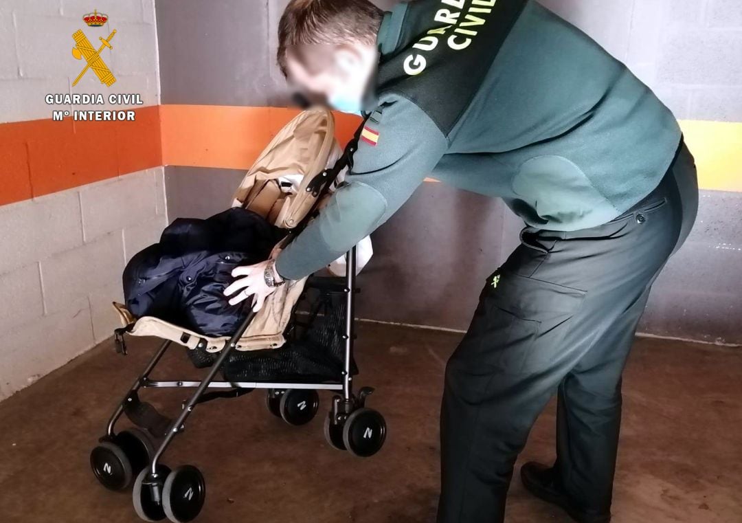 Carrito de bebé que el grupo utilizaba para sustraer los productos del supermercado