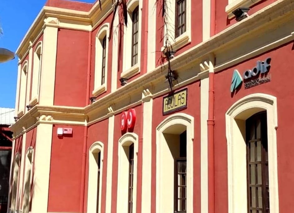 El gobierno regional de Murcia y el colectivo Amigos del Ferrocarril insisten en mantener la actual estación ferroviaria de Águilas.