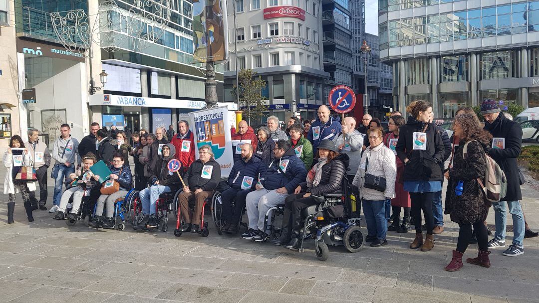 Concentración en el Obelisco del Grupo de Personas con Discapacidad de A Coruña