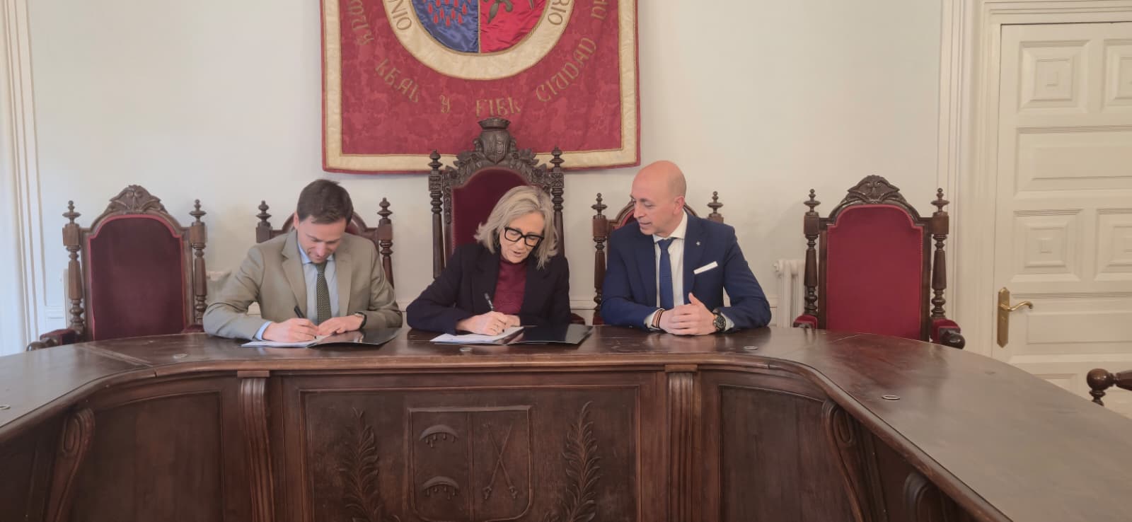 Firma del acuerdo entre el Ayuntamiento de Calahorra y la Consejería de Política Local para las obras en la calle Paletillas