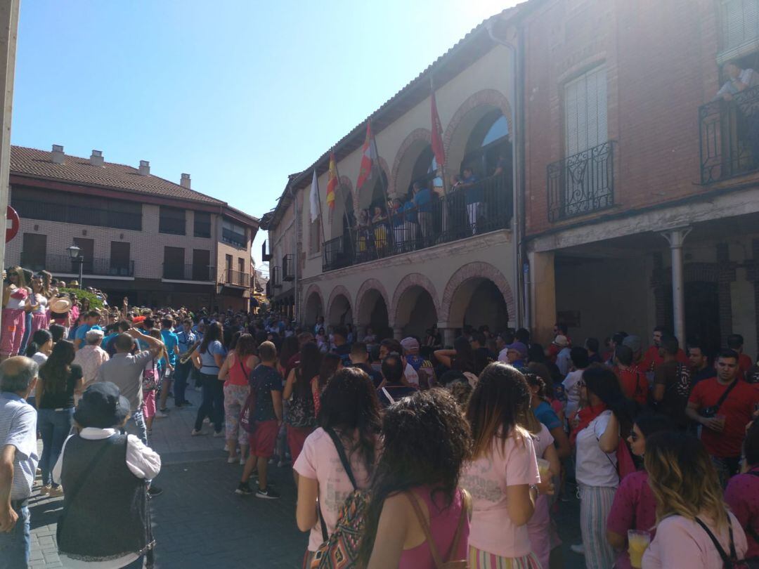 El chupinazo inició esta mañana las Fiestas de San Miguel y San Jerónimo en Olmedo