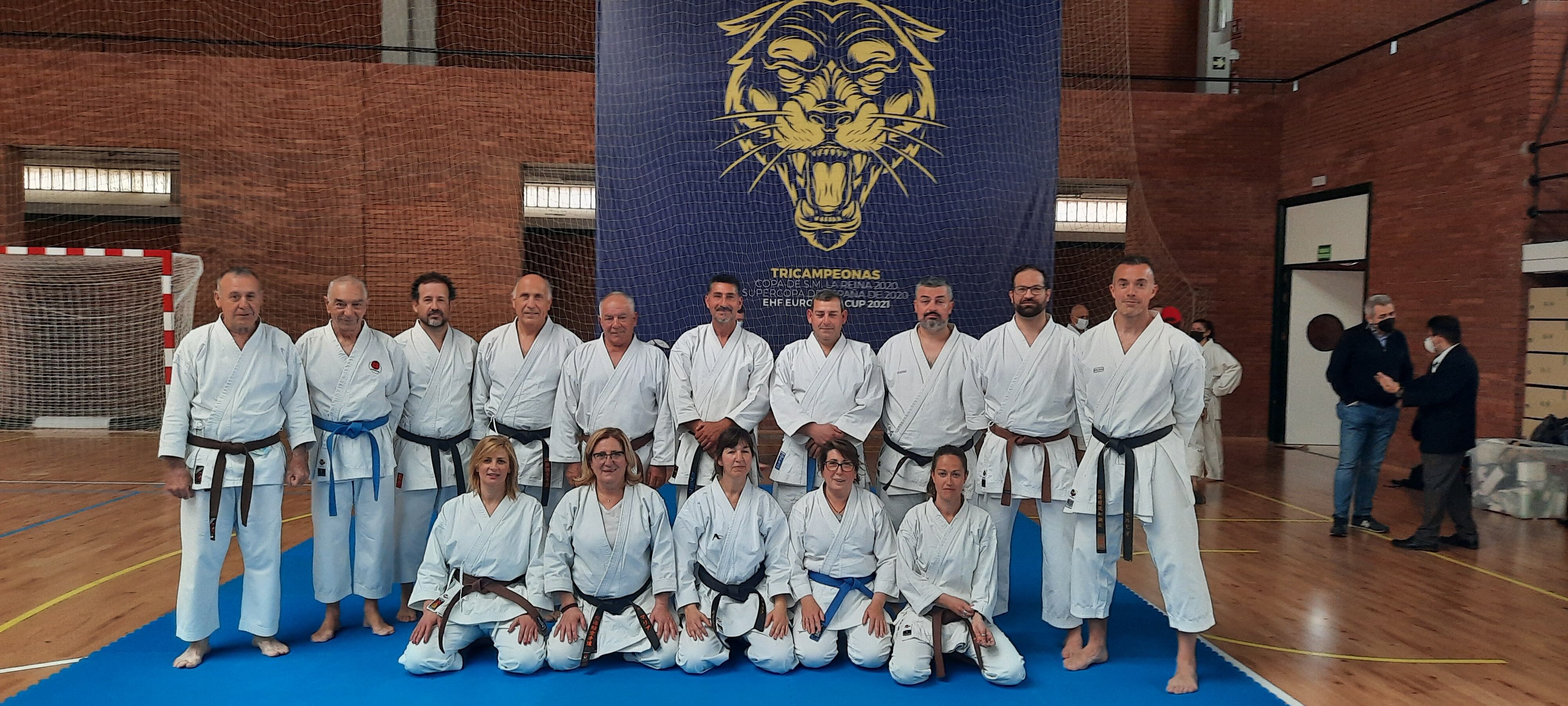 Alumnos del Club Dakentai de karate
