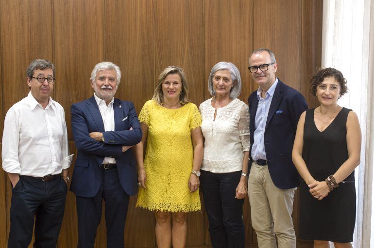 Autoridades políticas e sanitarias, na presentación das Xornadas Técnicas sobre os usos da auga minero-midicinal, os vindeiros 21 e 22 de setembro, no Centro Cultural Marcos Valcárcel de Ourense.