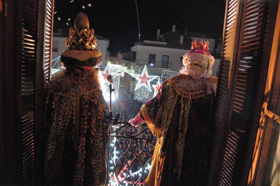 Visita Reyes Magos balcones ayuntamiento Monóvar