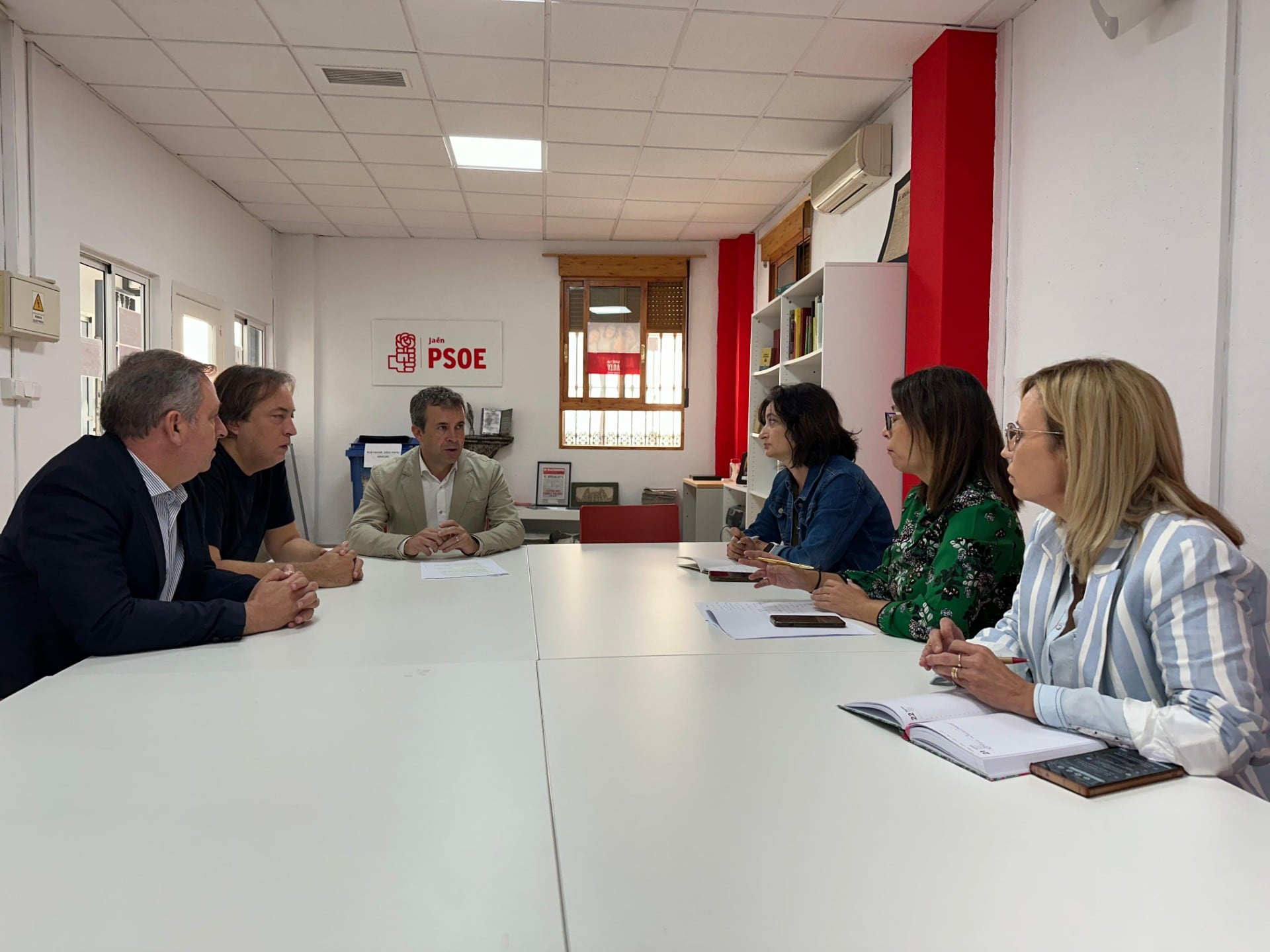 Reunión del PSOE municipal en su sede de la calle San Andrés.