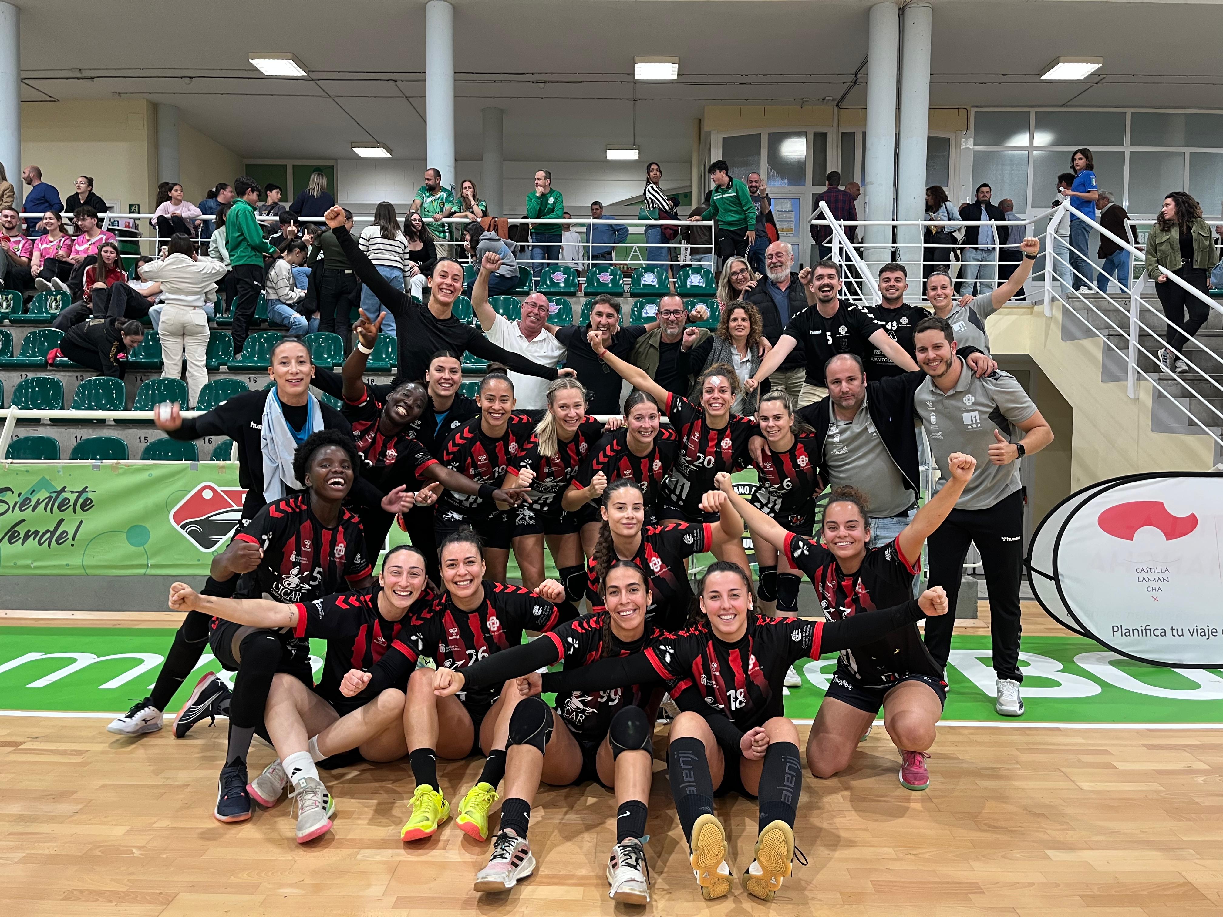 Jugadoras y técnicos del CICAR Lanzarote Ciudad de Arrecife.