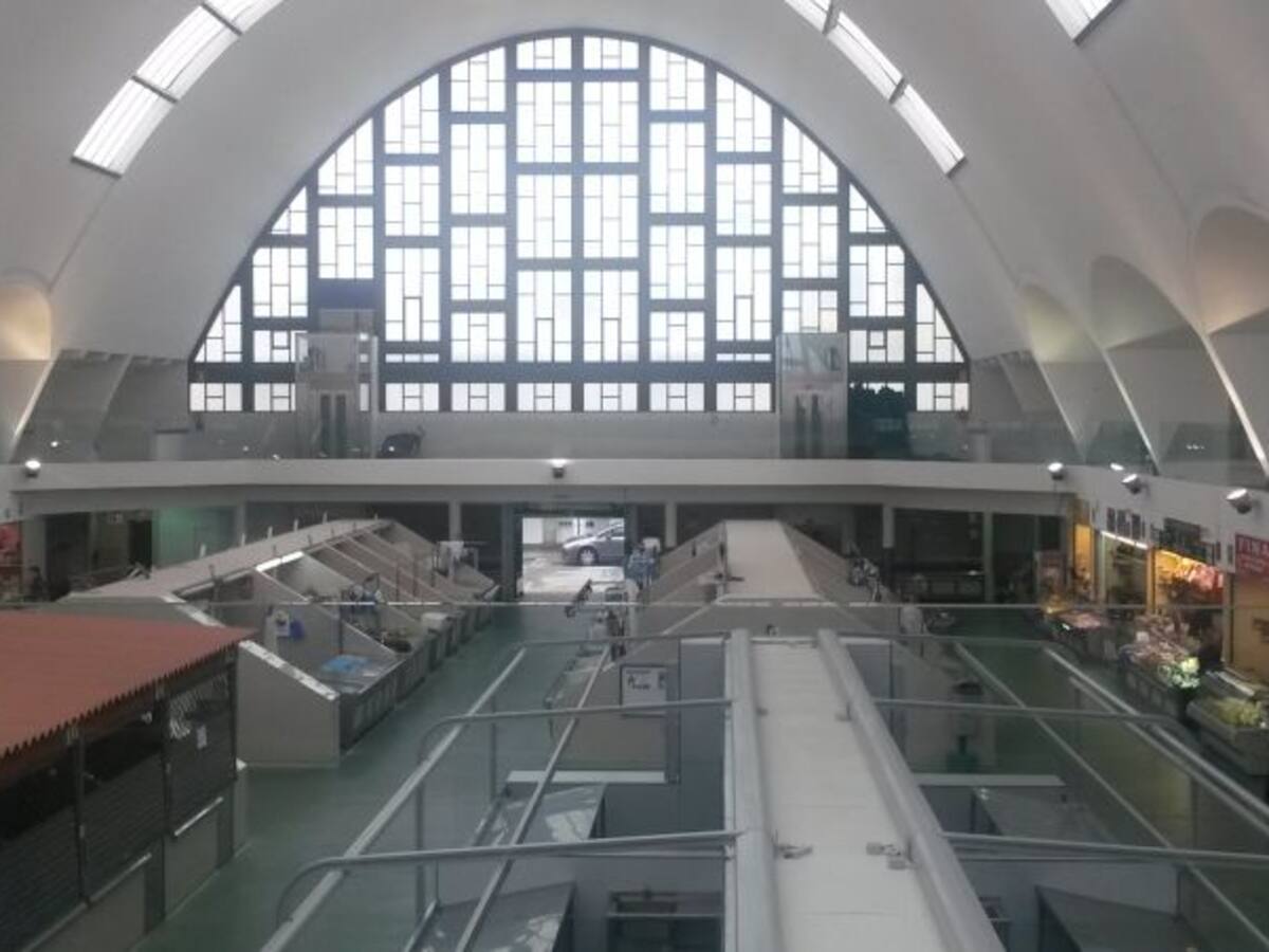 El Concello de A Coruña refuerza las labores de limpieza y desinfección en los mercados municipales