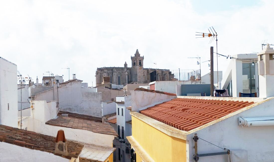 J ahi ha un marc normatiu clar per instal·lar panells fotovoltàics al nucli antic de Ponent.