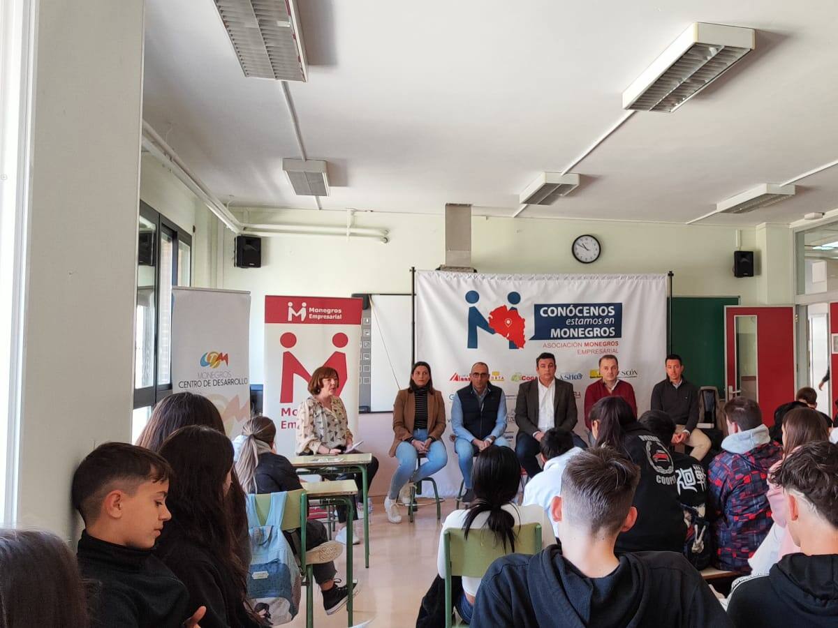 Las empresas monegrinas animan a los jóvenes a formarse y enriquecer sus plantillas