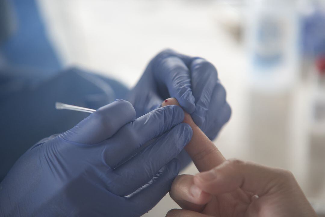 Los tests y pruebas de coronavirus siguen realizándose entre la población y las profesiones de riesgo