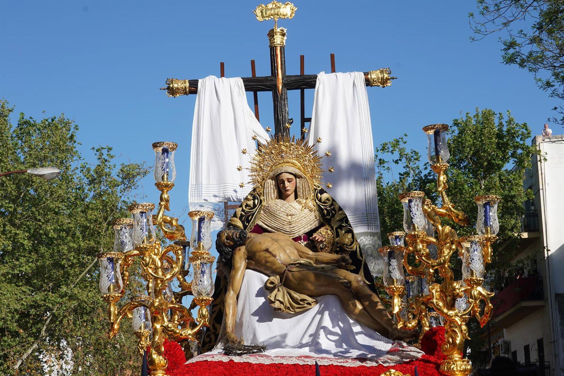 Imagen de Archivo del paso de La Piedad de la Hermandad del Baratillo de Sevilla/ Eduardo Briones/EP
