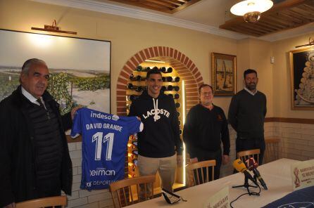 David Grande durante su presentación como nuevo jugador del Xerez DFC