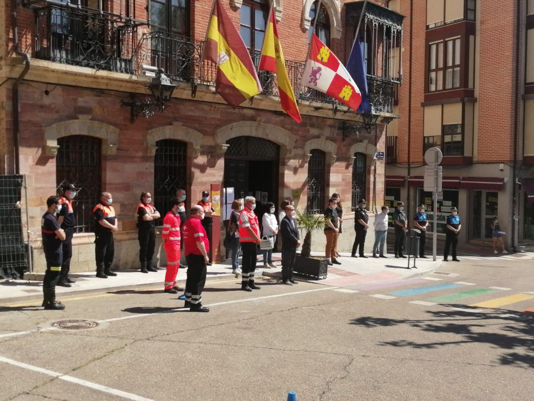 Concentración de homenaje a las víctimas de la pandemia en Benavente