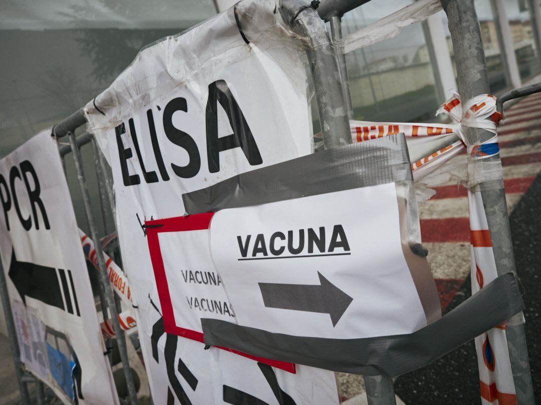 Indicadores de vacunación y de realización de test antígenos y PCR de detección del COVID-19 en el Recinto ferial de Navarra (REFENA), Pamplona