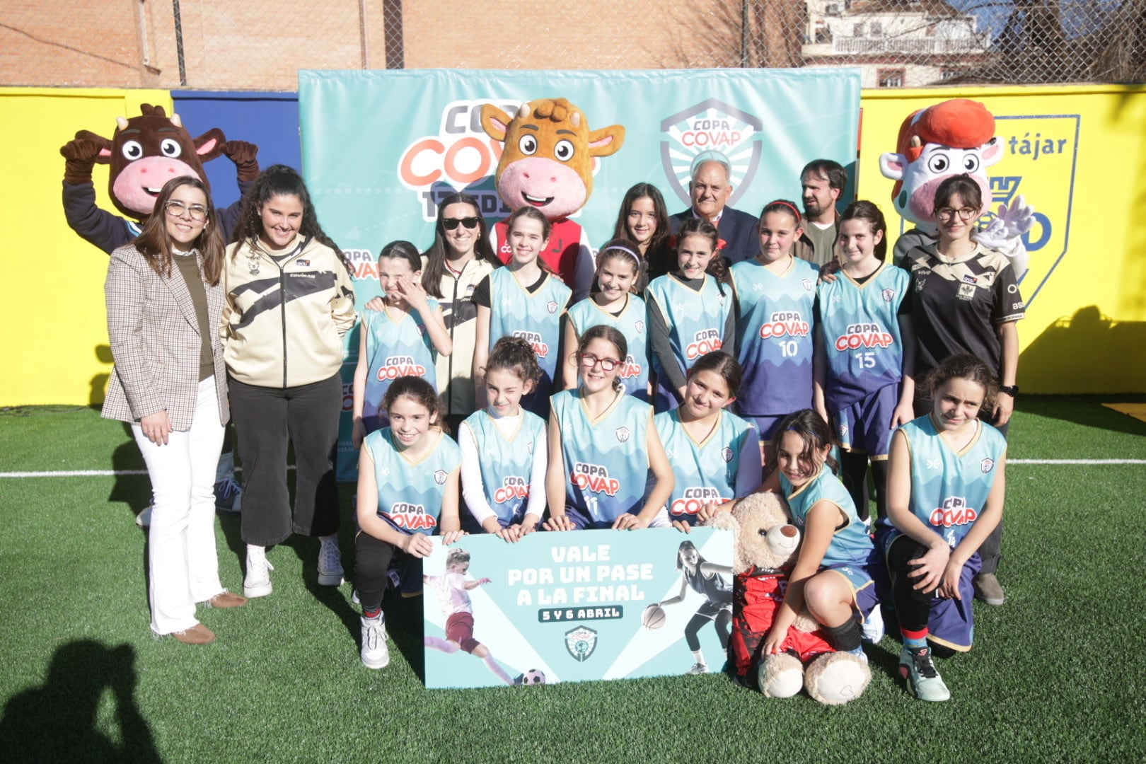 Fundación CB Granada, vencedoras en baloncesto femenino en la 12º de la Copa Covap en Huétor Tájar