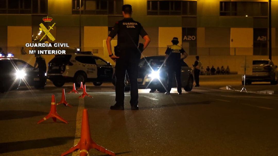 La Guardia Civil trabajando para disolver una concentración ilegal