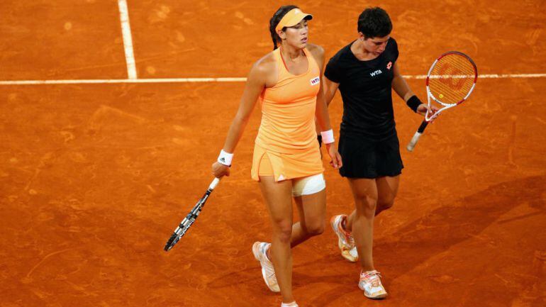 Carla y Garbiñe, durante un partido de dobles