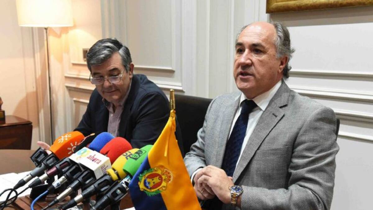 Landaluce prescinde de Luis Angel Fernández en su candidatura al 26-M