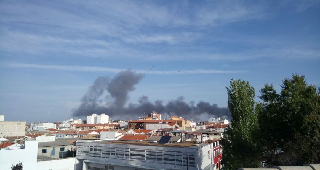 La columna de humo era visible desde toda la localidad de Manzanares
