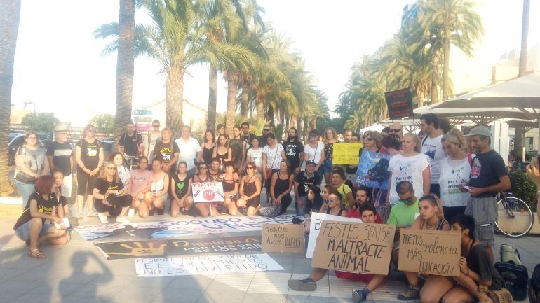 Final de la manifestación contra bous a la mar.
