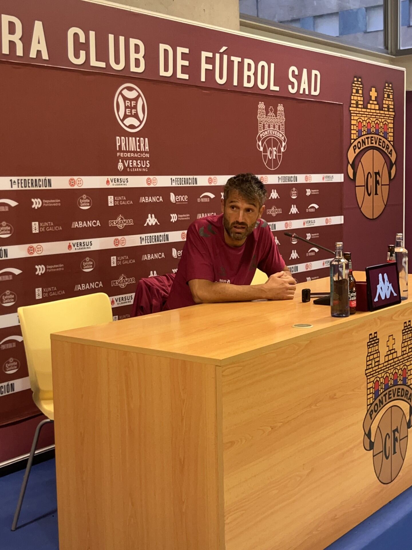 Aitor, en la sala de prensa del estadio de Pasarón esta temporada tras el Pontevedra-CD Tenerife.