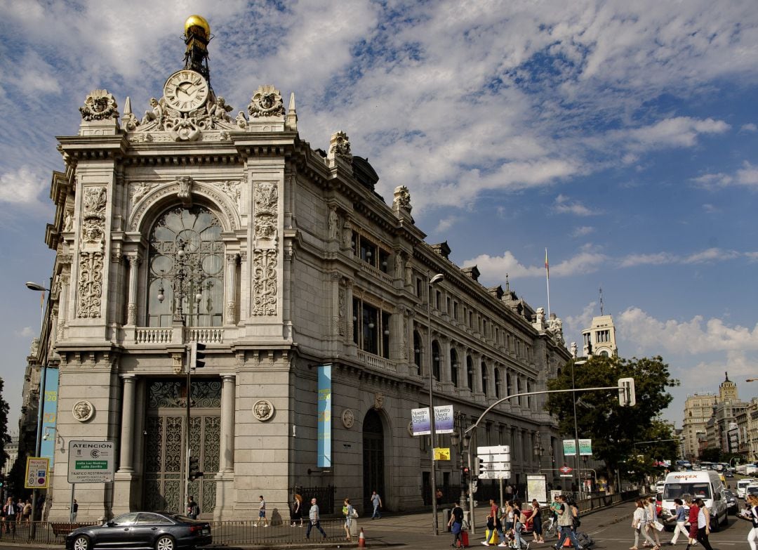 Fachada del edificio del Banco de España situada en la confluencia del Paseo del Prado y la madrileña calle de Alcalá.